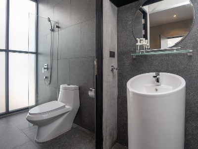 WC burkolás