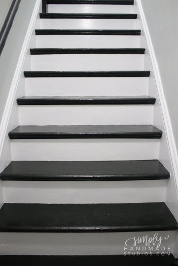 Lépcsőkísérő lábazat